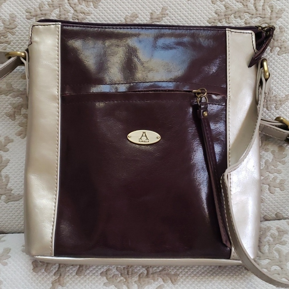 Aurielle Leather by Carryland Women’s Crossbody Bag, Two-tone Brown/ Metallic